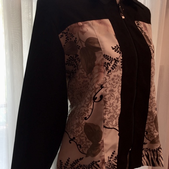 Designer Lightweight Black Design Zippered Jacket - Picture 2 of 7